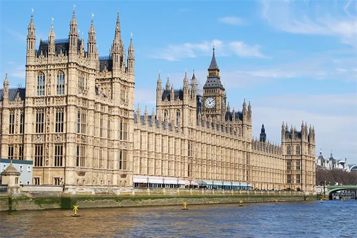 Знаменитым образцом неоготики является Лондонское здание Британского парламента