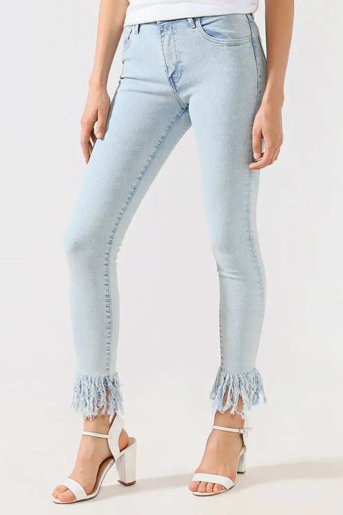 джинсы с необработанным краем