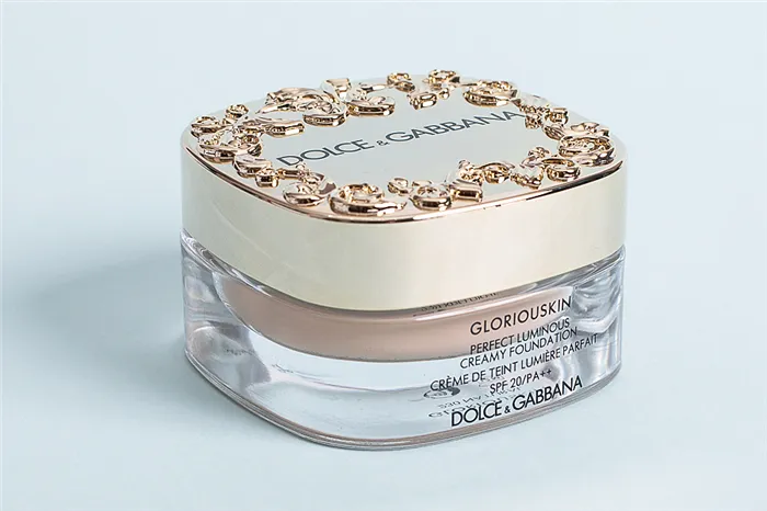 Тональный крем с эффектом естественного сияния Gloriouskin SPF 20, Dolce & Gabbana