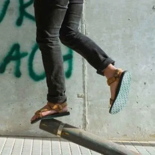 Можно ли носить носки с босоножками мужчинам. Общие правила ношения открытой обуви