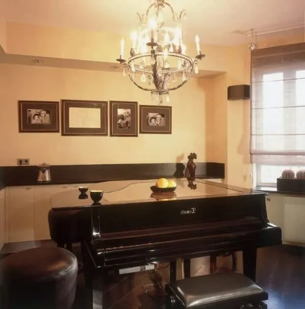 Черный рояль в квартире Тимати