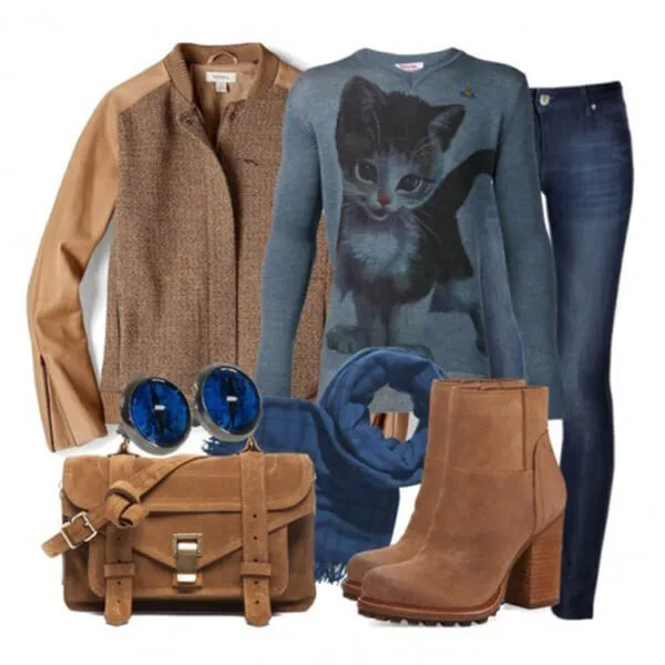 синие джинсы, футболка с длинными рукавами и коричневое пальто