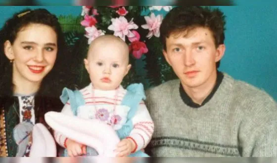 Маленькая Настя Костенко с родителями