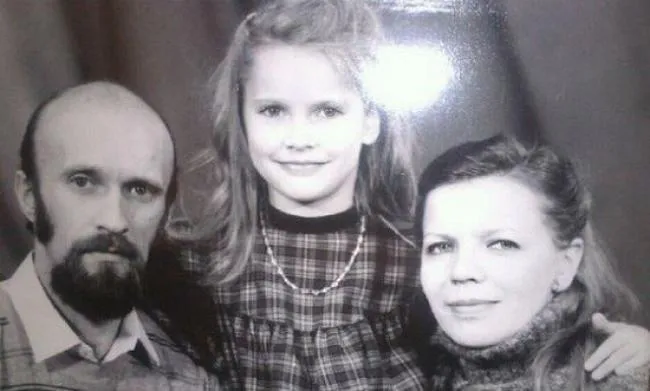 Елена Летучая с родителями