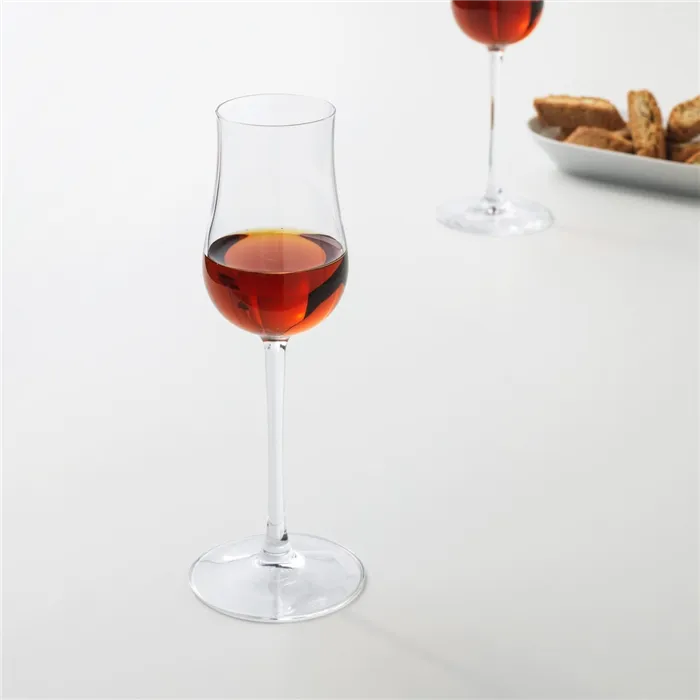 Тюльпанообразный бокал для крепленого вина