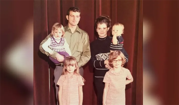 Синди Кроуфорд с родителями, сестрами и братом
