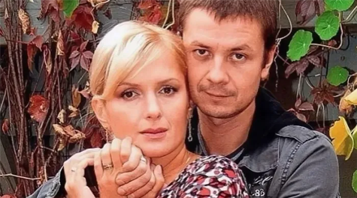 Бывший-муж-Марии-Порошиной-актер-Илья-Древнов-через-суд-доказал-что-не-он-отец-ее-пятого-ребенка-800x445