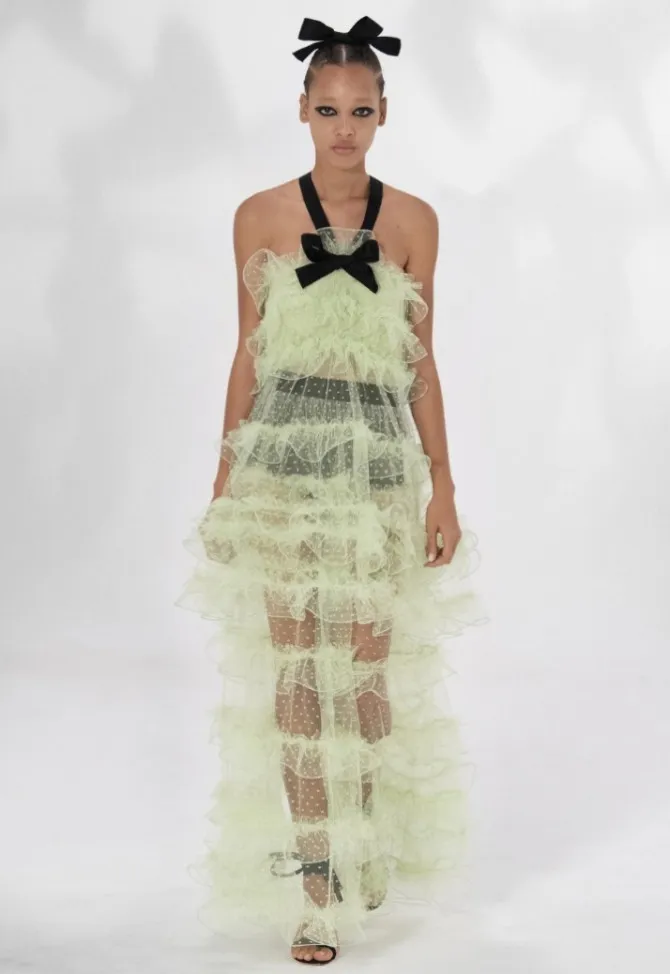 прозрачное пастельно-салатовое вечернее летнее брендовое платье 2021 года