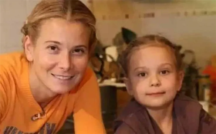 Маша Кончаловская, дочь Юлии Высоцкой вышла из комы: как себя чувствует, реабилитация