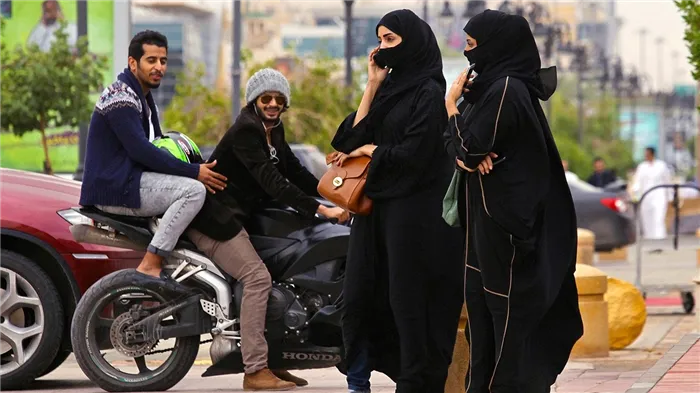  Саудовская Аравия женщины и мужчины