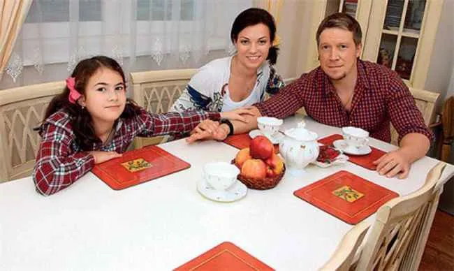 Алексей Кравченко с первой женой Алисой и детьми