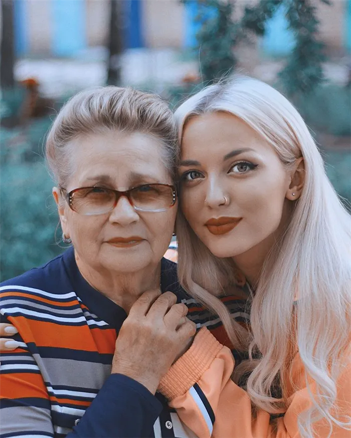 Мэри Гу с бабушкой