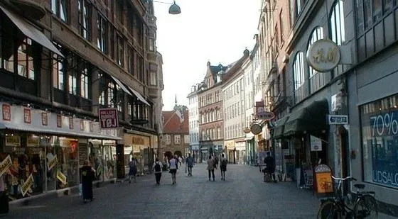 Улица Строгет в Копенгагене самая длинная пешеходная улица в мире