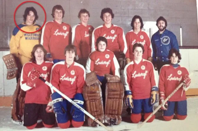 Киану Ривз с школьной хоккейной командой, 1981 год