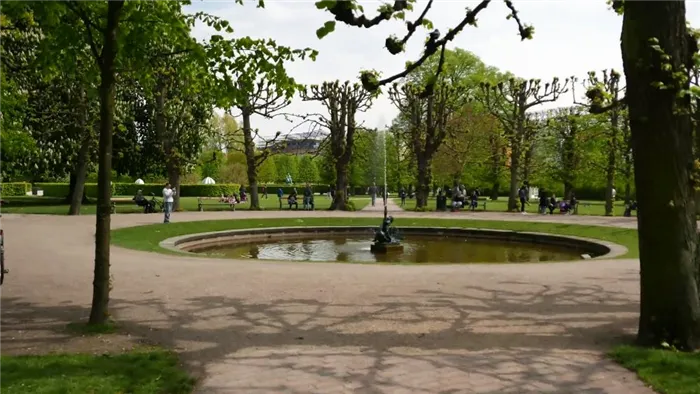 Замок Розенборг и парк в Дании