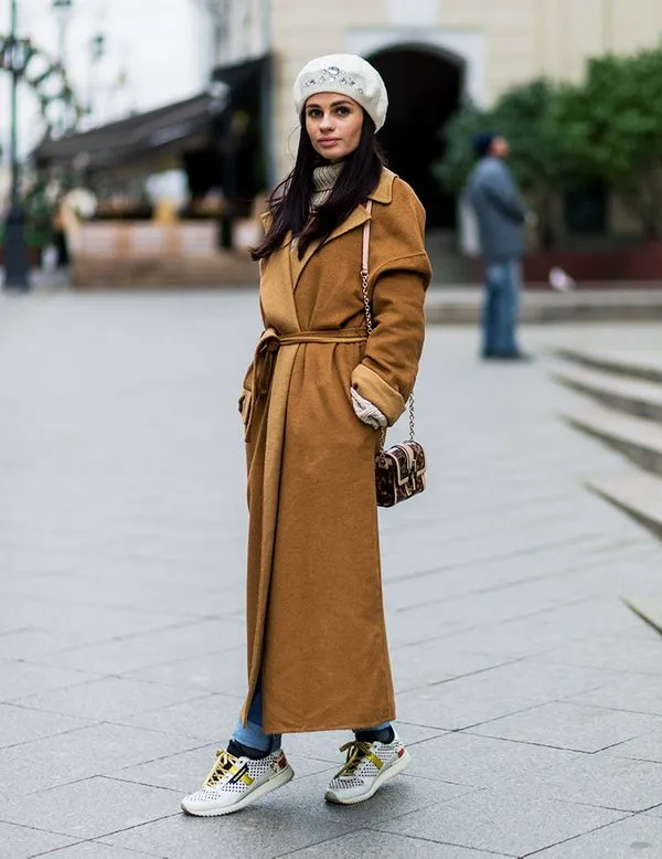 Пальто с кроссовками – выбор настоящих модниц 4