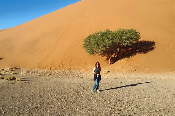 возле дюны в пустыне намиб