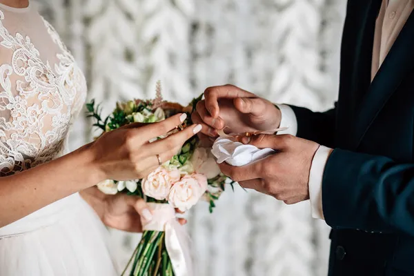 40-летие супружества — «рубиновая свадьба»: традиции, обычаи, подарки