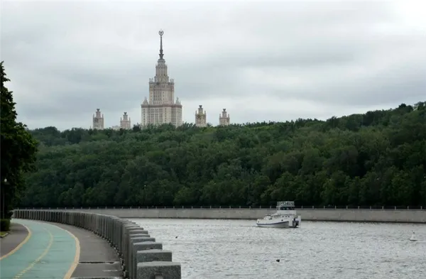 Где климат более влажный в санкт петербурге или в москве 7