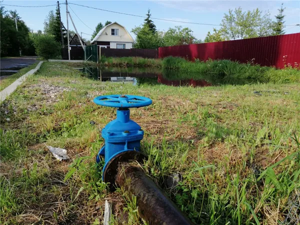 Вода за городом часто нуждается в фильтрации. Фото: Мир Квартир