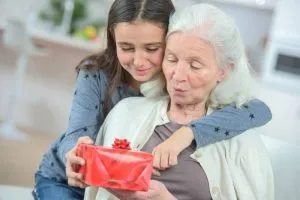 Что подарить бабушке на 75 лет 21
