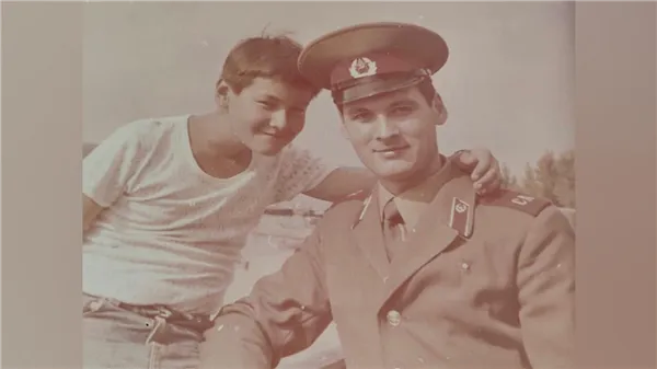Ильдар Абдразаков в юности со старшим братом