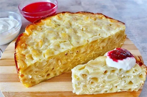 Сладкая запеканка с макаронами и творогом