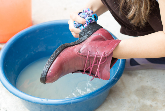 Даже обувь иногда моют, чтобы она была чистой. /Фото: monateka.com