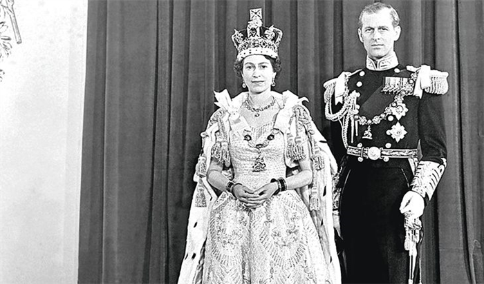 Елизавета II с мужем Филиппом