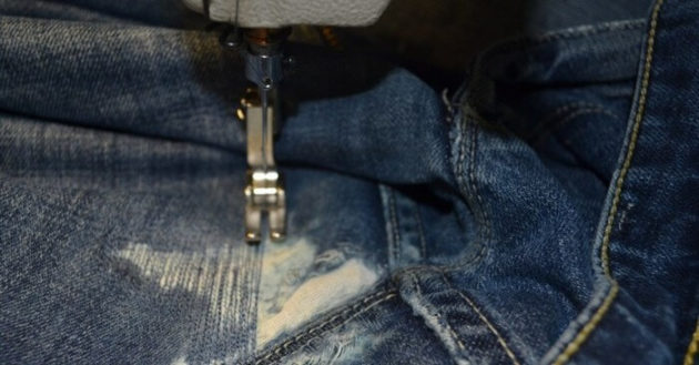 сшить джинсы на швейной машинке