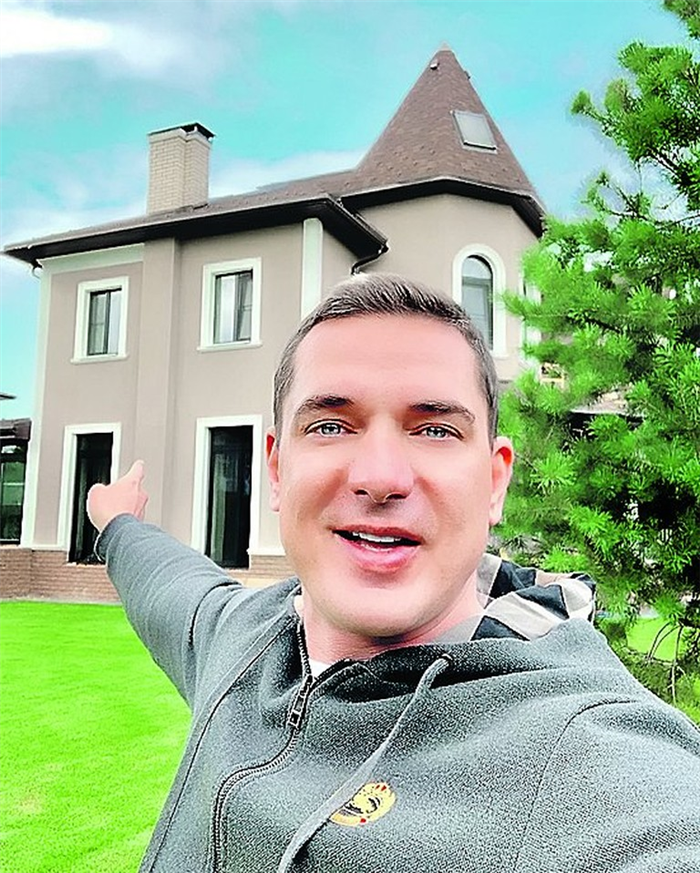 Из этого дома стоимостью 50 миллионов рублей Ксения выгнала своего мужа Курбана. Фото: зимамоск/Instagram