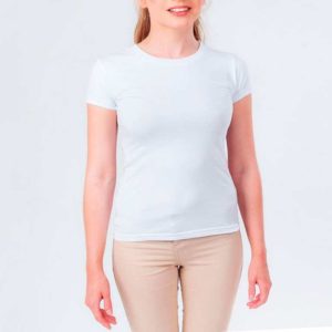 Белая эластичная футболка
